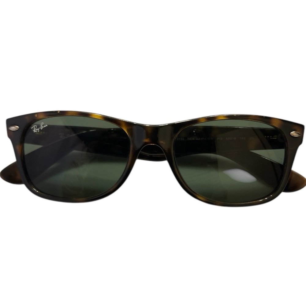 RAY BAN NEW WAYFARER CLASSIC polished tortoiseshell frame with green lenses